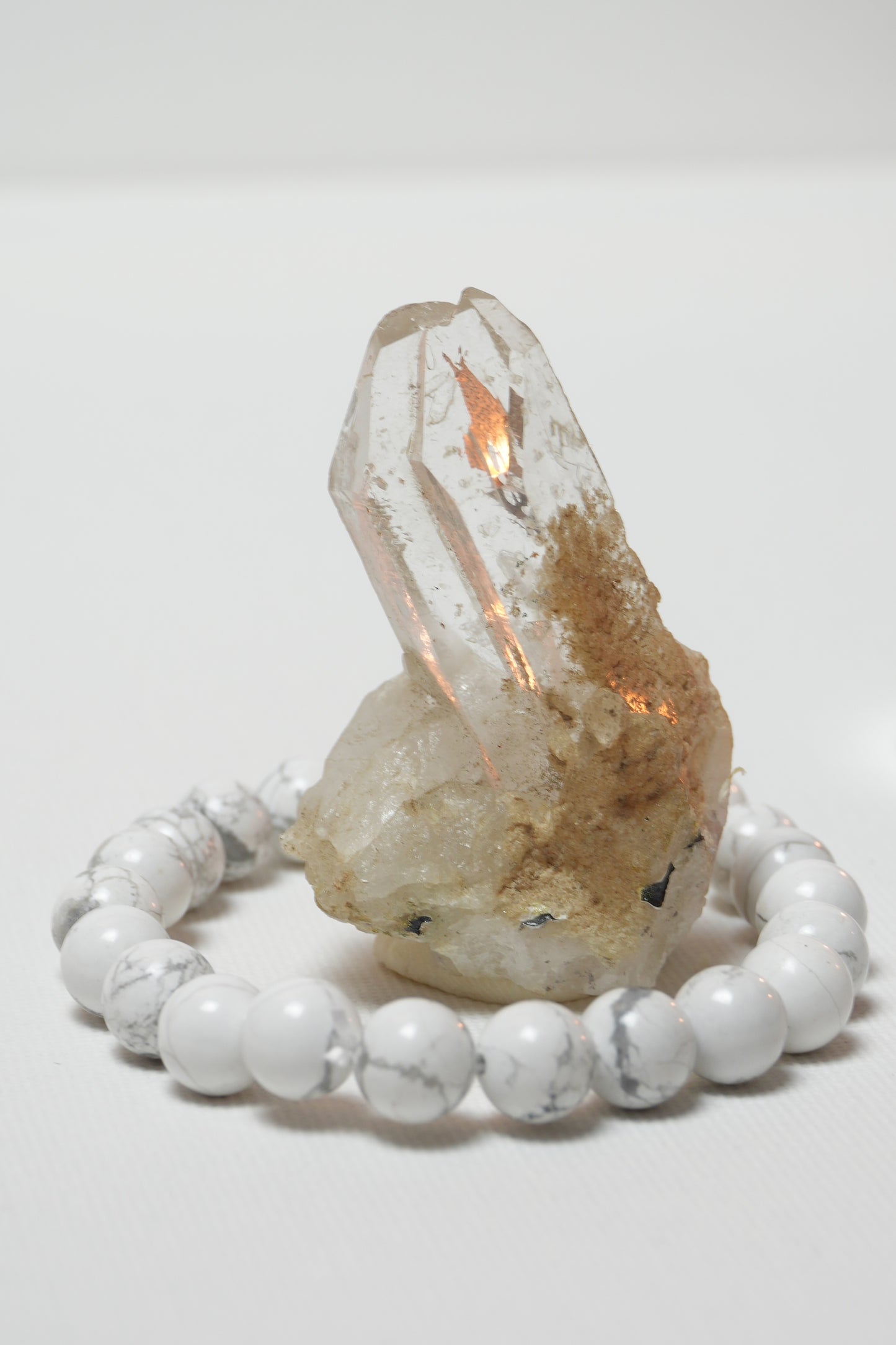 Izsák Ark Angyal-Howlit Ásvány Karkötő