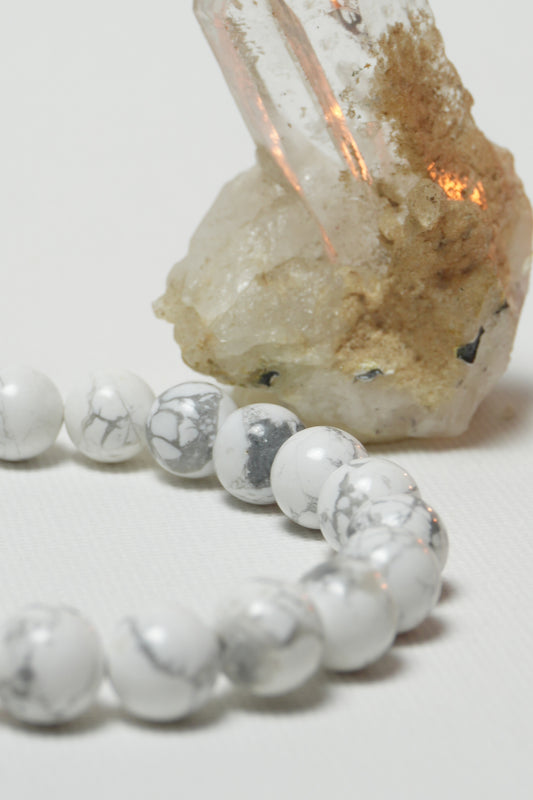 Izsák Ark Angyal-Howlit Ásvány Karkötő